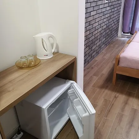 Hostel 25 *