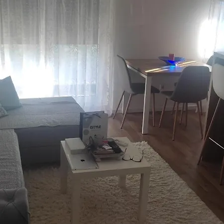 Hostel 25 *
